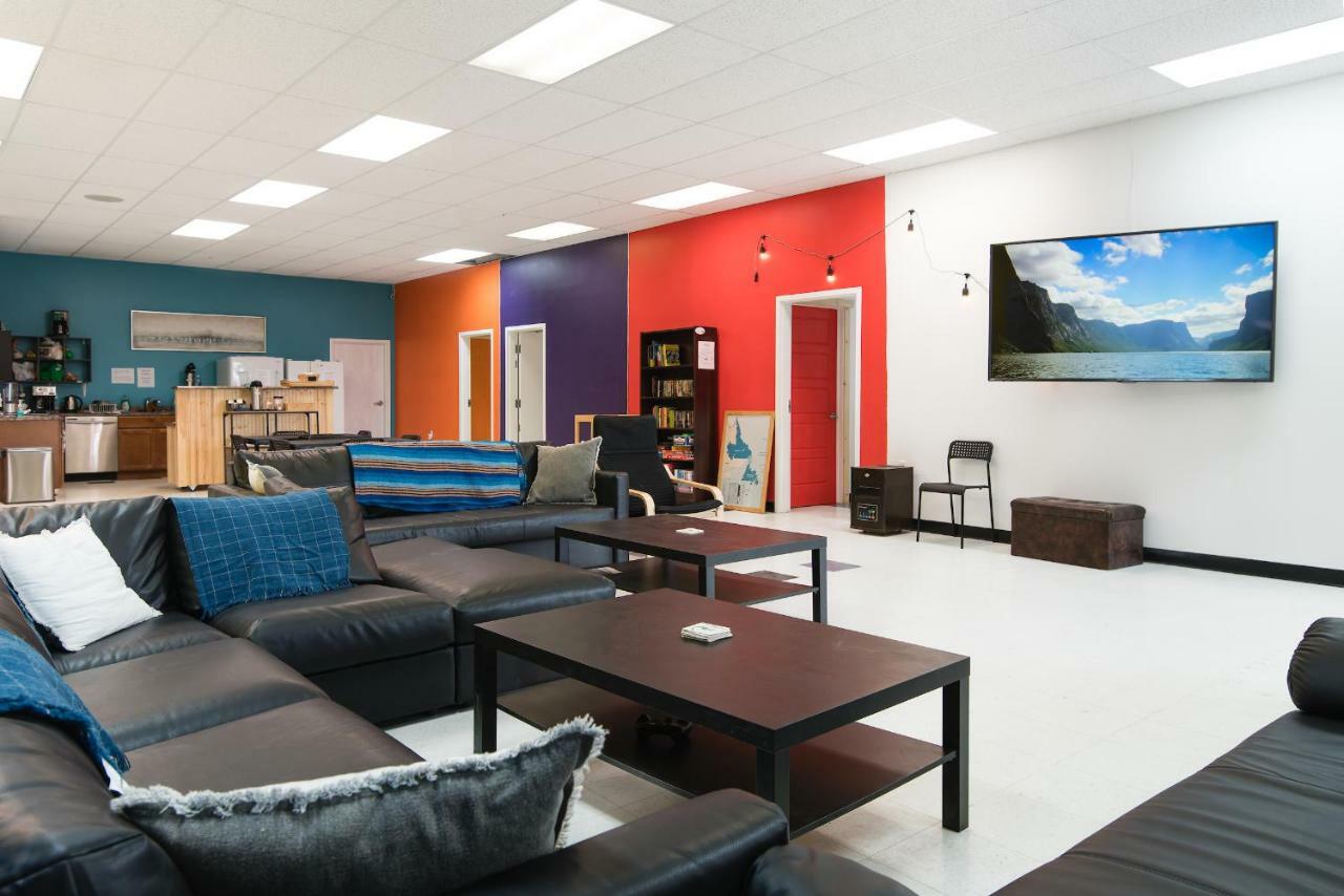 Out East Hostels - ร็อคกี้ ฮาร์เบอร์ ภายนอก รูปภาพ